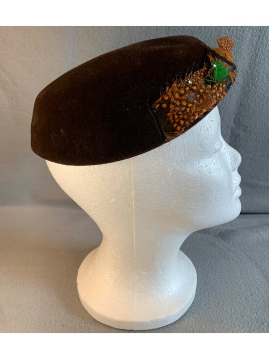 Vintage Carol Italy Brown Feather-Trimmed Velvet Hat Size 22 Unique Buckle Accen main image 9